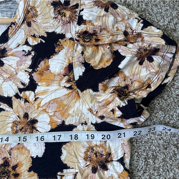 Maurices Plus Size Meadows Floral Tulip Sleeve Tee Black Yellow Floral Blouse XL - Picture 7 of 8